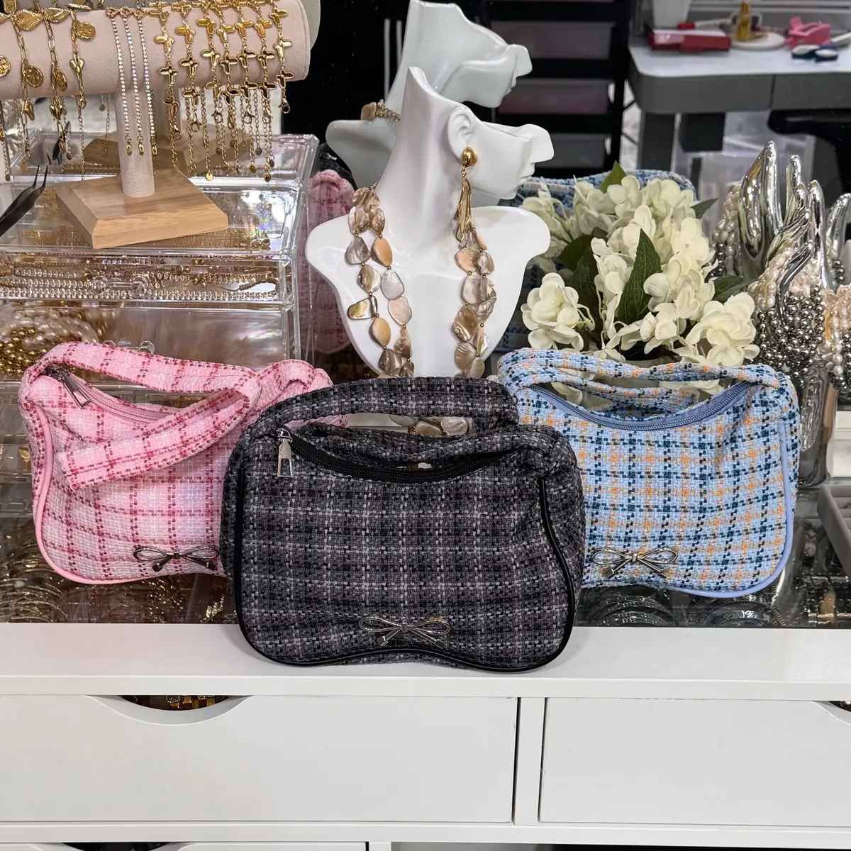 ‼️ ONLY 6 LEFT TOTAL IN STOCK 😱‼️ Almost gone for just $18.99 (was $35.99!!) 🤯 Don’t wait grab one now before it’s completely SOLD OUT!! 👜💖