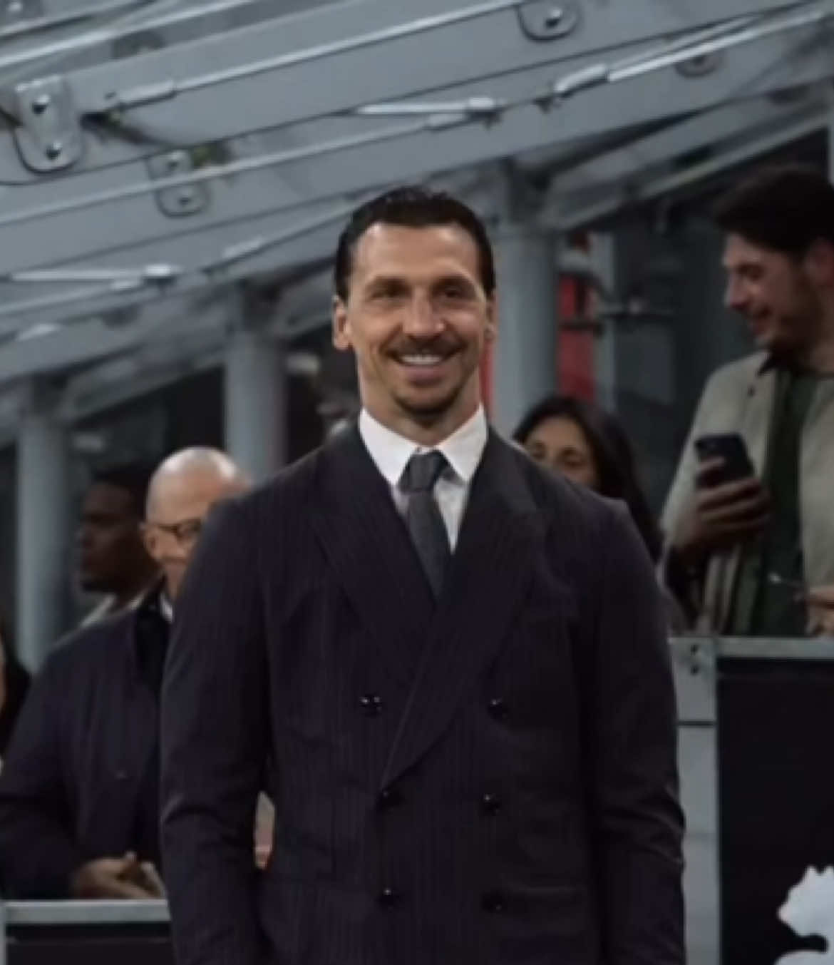 السلطان 💔 . || #زلاتان - #ميلان - #فورزا_ميلان - #ايسي_ميلان - #ابراهيموفيتش_السلطان 