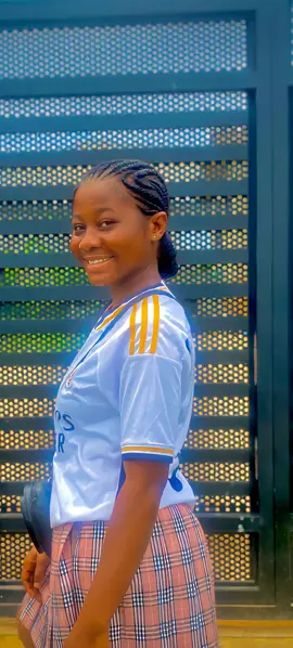 AI walking😂😂 #tiktoksound #fyppppppppppppppppppppppp #trending #aieffects #aiwalkingfilter 