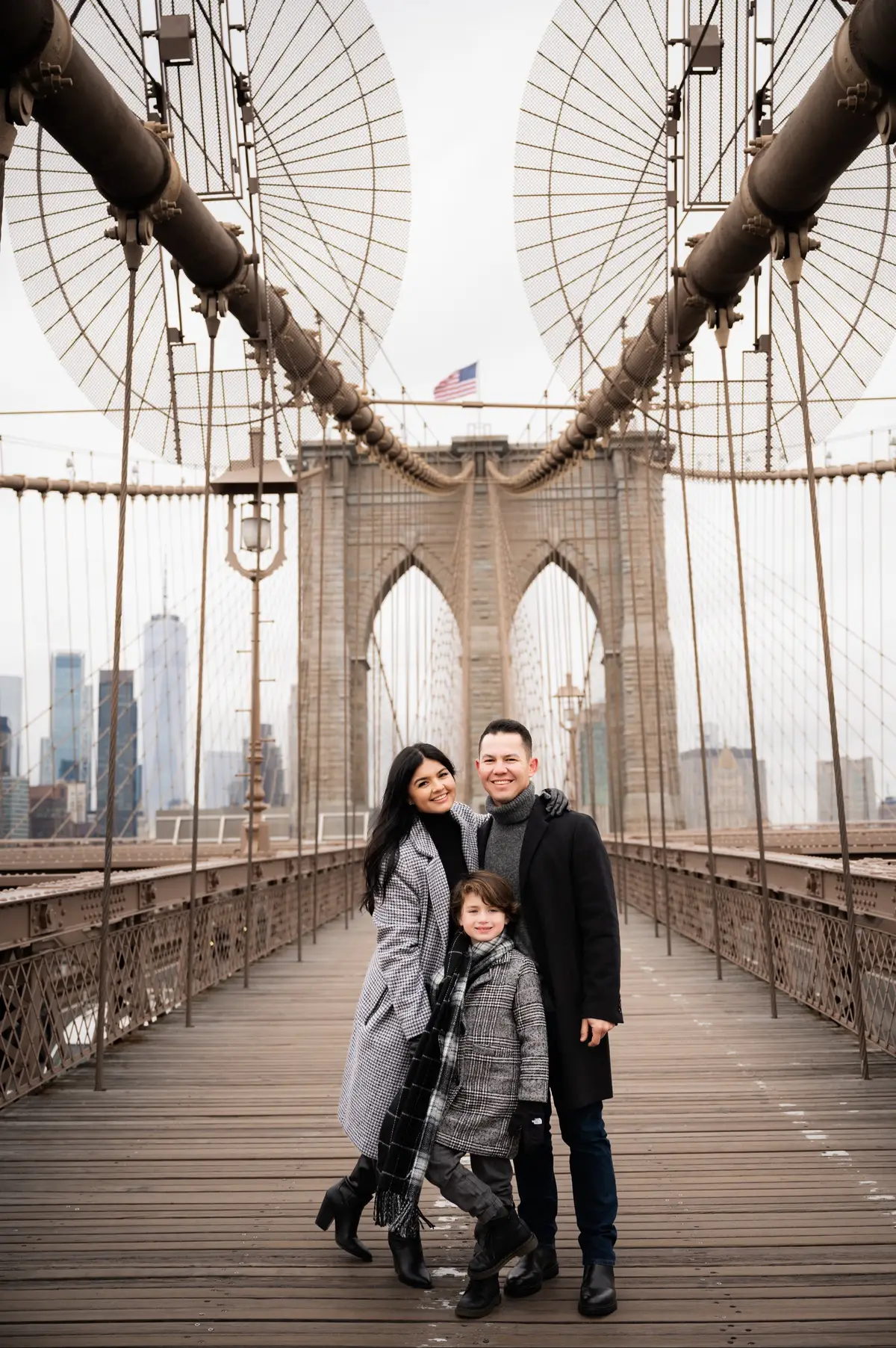 Book your vacation family photo session in New York  Let @annafera capture your family moments, solo adventures, or couple sessions in the most iconic spots - from Times Square to Central Park and Brooklyn Bridge. Photographer in New York @annafera #newyorkfamilyphotographer #dumbophotographer #nycfamilyphotographer #familyphotographerinnewyork #nycengagementphotographer                