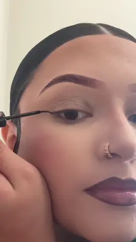 Eyeliner 🤍 #Eyeliner #hoodedeyes #wingeyeliner #makeup #latinamakeup 