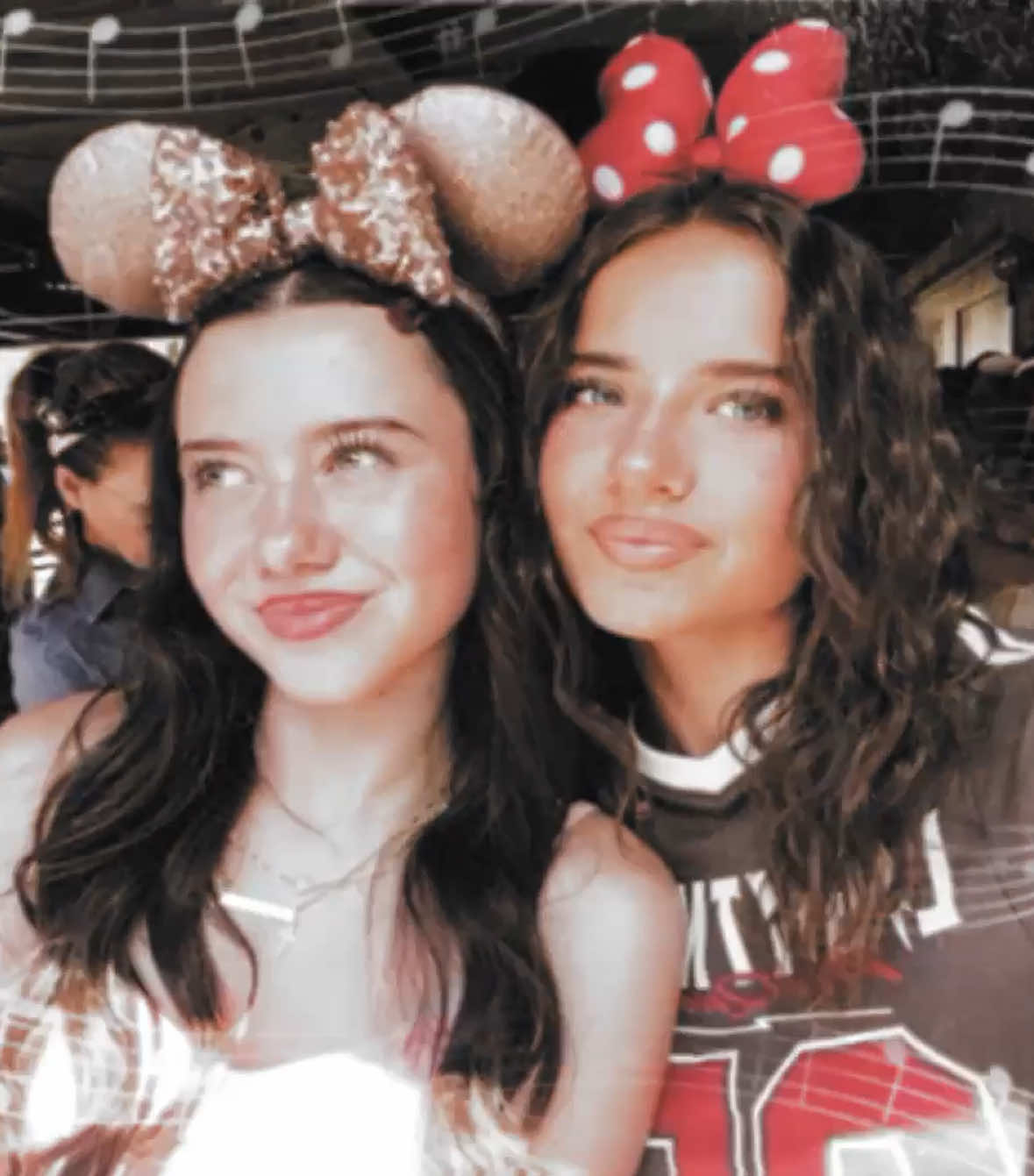 i wish i had a sister so bad bro ..  cc + panning : sweetlydevoted rm / ib : @Willy Fettuccine  tags : @Madeleine @Violet McGraw  #madelinemcgraw #voiletmcgraw #theblackphone #fyp #mcgrawnz 