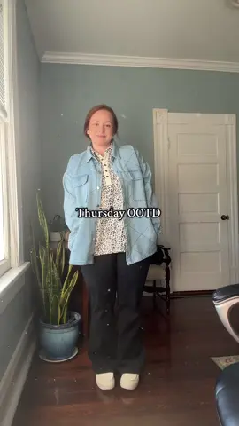 The glitter effect (dust) is a paid actor. #OOTD #falloutfits #casual #shacket #fallfashion 