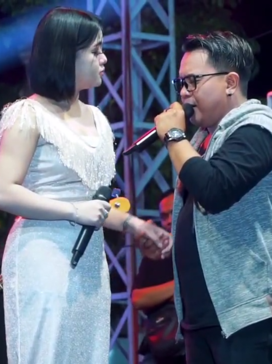 Sikape wis bedo chaa 🍃 NIRWANA COMEBACK Live JEMBER @nirwana.comeback @doni_nirwana @icha.yolanda789  @joecakrawala @galenapro.videography @lukmankedu @donoctave @hudatamboryn @fikifunfun1 @rhamly.ardiansya  #pupusingnelongso #lagujawa #danarnakasura  #fyp #viral 