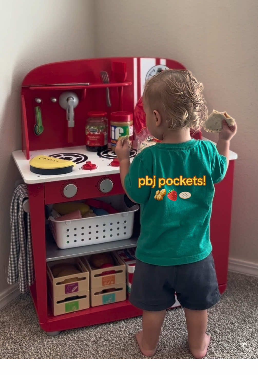 🥜🍓the chefs in the kitchen! @crimpit @Jif @ALDI USA #toddlermeals #momhacks 