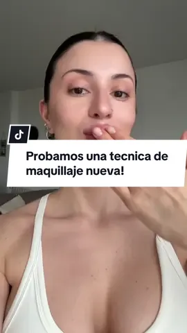 ✨ Probamos una técnica de maquillaje de Patrik Ta ✨ En su video hacía muchas más cosas, pero solo le copié una técnica que puedo adaptar a mi vida diaria y que realmente queda increíble!🫢  ¿Ustedes ya lo intentaron alguna vez? 💄💫 #MakeupHack #girly #Maquillaje #beautytips #makeuptrends 