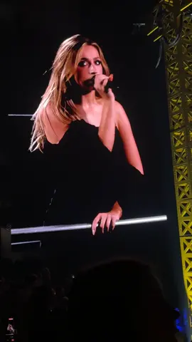 ❤️❤️ #misspossessivetour #tatemcrae #youbrokemefirst #t8 #unitedcenter 