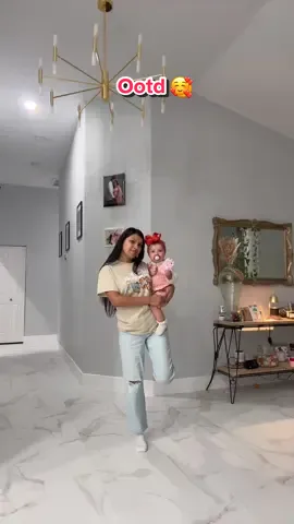 Ootd with ley ley girl 🫶🏻🥰 #MomsofTikTok #sahm #momcontentcreator #momtok #momcreator 