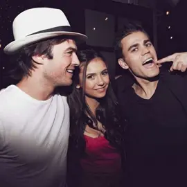 الشوق طاغي والمشاعر رَقيقه #tvd #thevampirediaries #vampires #viral #fyp 