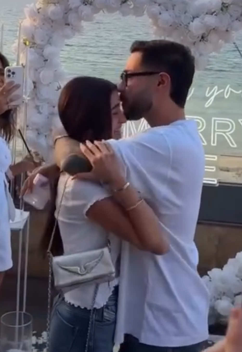 ״זה הניצחון שלנו״: ריאיון ראשון עם שורד השבי אלי-ה כהן שהציע נישואים לזוגתו זיו עבוד ❤️💍