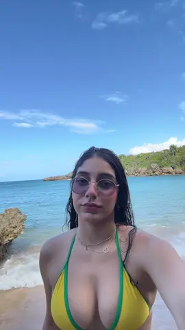 vc prefere quem de nós 3 🫦😘? #viraltiktok #viral #bikini #biquinidefita #praia 