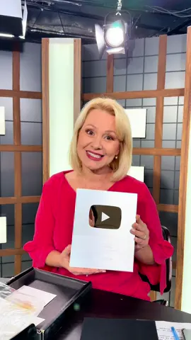 Butonul de Argint a ajuns la PRO TV Chișinău! Mulțumim că ne urmărești, comentezi și gândești liber zi de zi. 💙