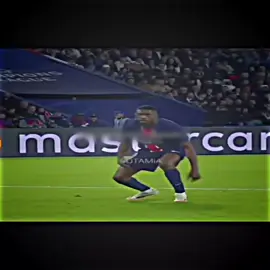 منو يعرف اسم الاعب 🔥🔥👿 @كـاسـبـر ¹⁹ 🇪🇸.  #تيم_اساطير_الدفاع_🔥👿 #تيم_مصممين_اوربا💎 #الدون_🇵🇹🔥cr7 #همام_كريس🔥 #صاروخخخخخ☠️ماديرا🚀🔥 