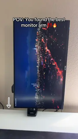 RUN‼️ grab this monitor arm and enjoy your new workspace!! #monitorarm #techtok #desksetup #GamingOnTikTok #tiktokshopblackfriday 