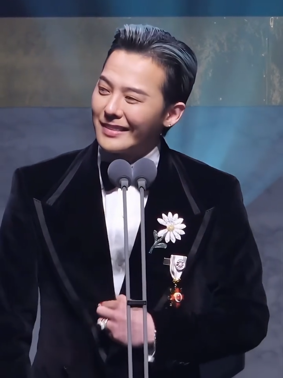 Get the latest event coverage and receive the Yuguan Cultural Medal!  #GDragon #Bigbang #KPOPlegend #fy #video 
