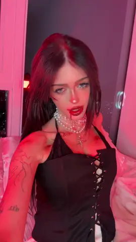 I’m a vampire for Halloween 🧛‍♀️ 