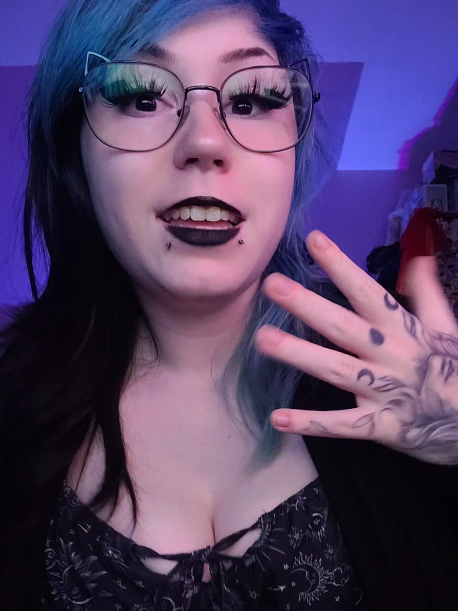 how my glasses make me feel sometimes  #alt #goth #cosplayer #alternative #gothgirls 