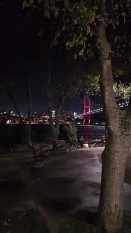 22:33 Takvim düzeni herkes için aynı olsa da,  zaman Herkesin içinde başka türlü ilerler...📍Kuzguncuk üsküdar İstanbul 