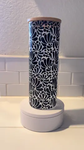 Love this Talavera tumbler! #talavera #talaveramexicana #glasstumbler #tumbler #uvdtfcupwraps 