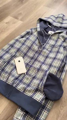 Out now  #fyp #plaid #2016 #iphone5 #fashion #hoodie #fakemink 