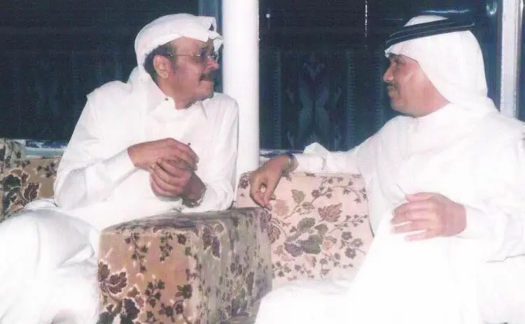 مرَّتني الدَّنيا .. بتسأل عن خبر مابه جديد .. عُشَّاق ليله تفارقوا .. وصاروا بعيد .. #طلال_مداح #محمد_عبده #عراب_الطرب 