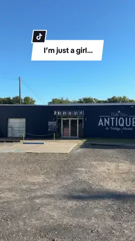 Anyone else love a good thrifted find??  #fotoncandle #pearledcandle #candle #candlelover #thrifting 