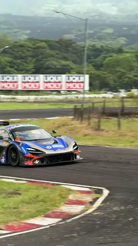 Luego de una carrera difícil así se lució el Mclaren 720s GT3 X  #creatorsearchinsights #fyp #Foryou #mclaren #720 