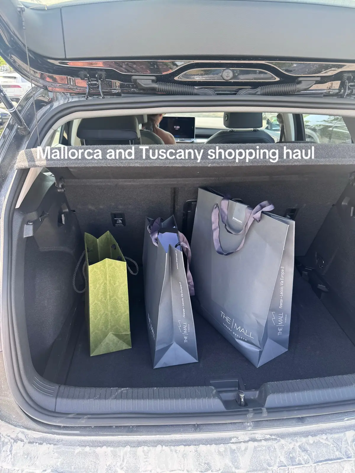 #europeshopping #florenceoutletmall #mallorcashopping #lostluggage #travel 