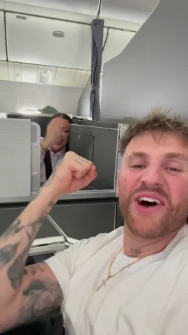 Loser awkward claps when the plane lands 😂👀