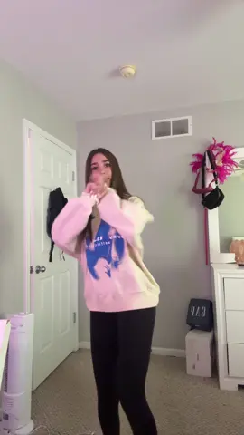 left right#fypシ #dance #goviral #hoodie @aelfriceden_official 