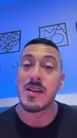 E você, já sentiu que alguém te empurrou pra longe só pra não precisar terminar? 