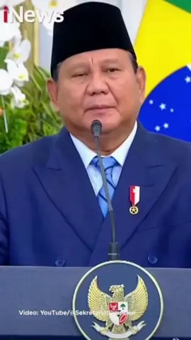 kabarin Koko kalau vidio ini lewat beranda kalian Sejarah #fotografi dimulai dengan penemuan dua prinsip penting: yang pertama adalah kamera obscura memproyeksikan gambar, yang kedua adalah penemuan bahwa beberapa zat terlihat berubah oleh paparan cahaya. Tidak ada artefak atau deskripsi yang menunjukkan upaya untuk menangkap gambar dengan bahan sensitif cahaya sebelum abad ke-18. Pemandangan dari jendela di Le Gras 1926 atau 1827, diyakini sebagai foto kamera paling awal yang masih ada. [1] Penambahan reoriented asli (kiri) dan berwarna (kanan). Sekitar 1717, Johann Henry Schulze menggunakan bubur sensitif cahaya untuk menangkap gambar huruf cut-out pada botol. Namun, la tidak mengejar membuat hasil ini permanen. Sekitar tahun 1800, Thomas Wedgwood membuat yang pertama didokumenkan secara andal, meskipun upaya gagal dalam menangkap gambar kamera dalam bentuk permanen... Eksperimennya memang menghasilkan fotogram terperinci, tetapi Wedgwood dan pasangannya Humphry Davy tidak menemukan cara untuk memperbaiki #islamicquoted #islamicwisdom #kennyaustin #viral 