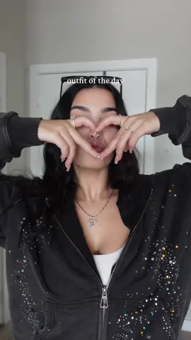 aelferic eden has the bestttt clothes #aelfriceden #aelfricedenoutfits #tiktokshopcreatorpicks #hoodie 