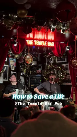 When the crowd gets involved at The Temple Bar Pub 🍺🎵 #thetemplebarpub #templebar #dublin #livemusic #thetemplebar 