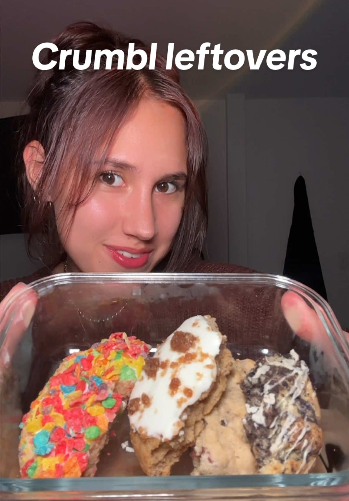 Leftover crumbl mukbang!🍪 #crumblcookies #crumbl #cookies #foodasmr #mukbang 