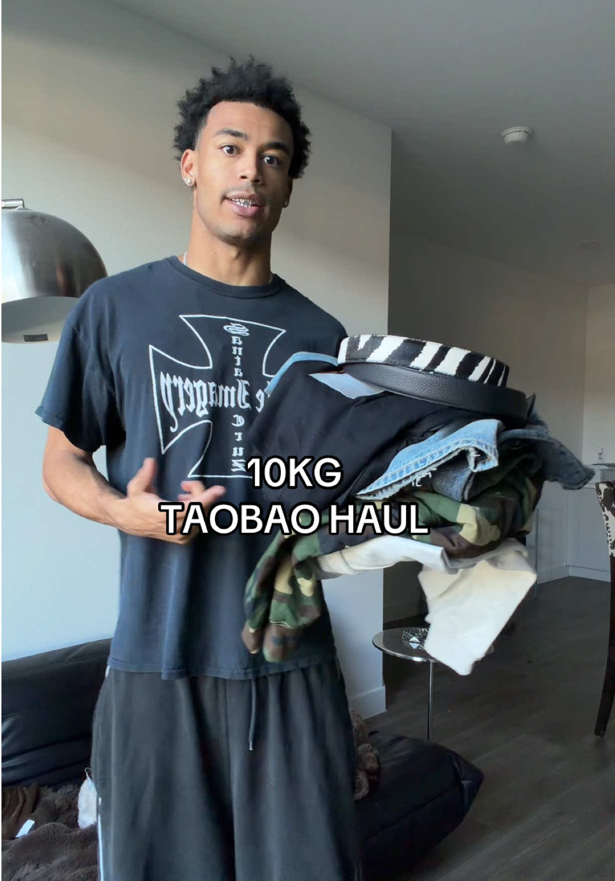 sheet & signup in bio #balenciaga #newyear #fashion #OOTD #taobao 