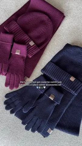 beanie, scarf, and gloves ❄️  @@Comfrt##comfrt##winteraccessories##holidaygiftideas##tiktokshopblackfriday##winterfashion