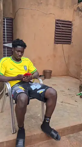 J'ai fais quoi de mal ici encore baba@Moorè Gawa @Grand.Wangolo @Aaroon_Tralos_Cam📸 @Samôgô tchè #pourtoi #Burkinatiktok 