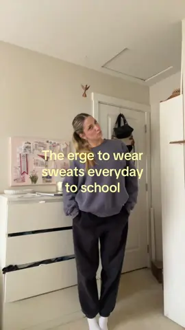 I love my aritzia sweats | #comfyclothes #schoolwear #relatable #fyp #OOTD 