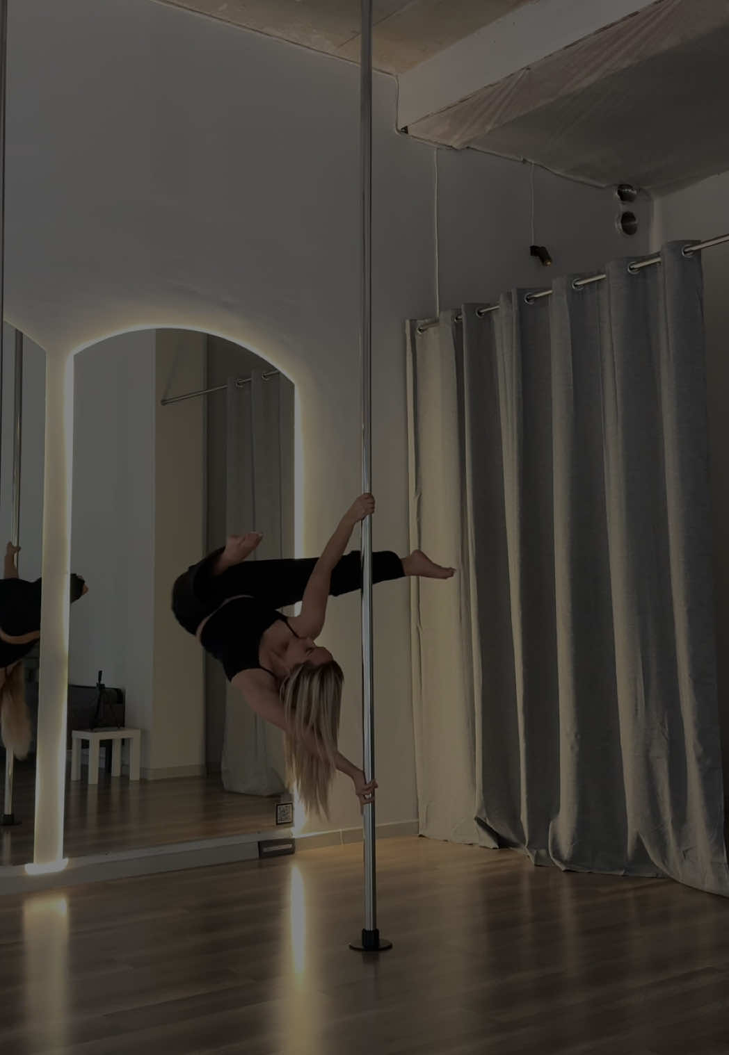 went to the studio in pajamas and did some deadlifts🥱 #fyp #dc #poledance 