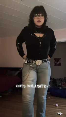pretend there isn’t lip glass in my pocket thnx #fyp #emo #date 