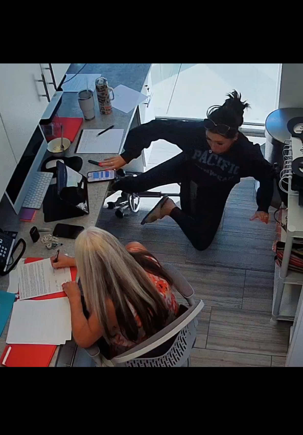 POV: you bought a micro chair from Temu #salonfail #caughtoncamera #comedy #fyp 