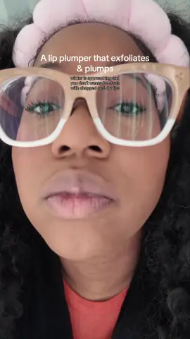 A lip plumper that doesn’t burn? But also exfoliates? Yes please! @COSRX Official @COSRX US did it again 🤏🏾🤏🏾 #creatorsearchinsights #cosrx #lipfiller, #lipplumper Cosrx lip plumper