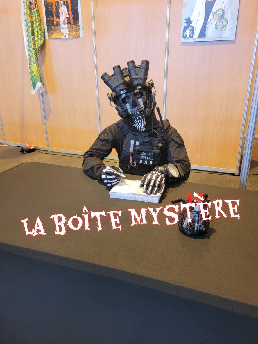 Salut la team comment allez-vous ? j'ai eu l'opportunité de monter sur scène à la @GAMEFEST ce fut incroyable avec une émotion incontrôlable je vous laisse voir sa et à vos claviers à + dans le bus la team on n'hésite pas à aimer et à repartager je compte sur toi à + #cosplay #convention #fakegun #défilé  #callofdutywarzone 