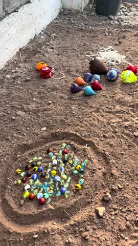 Jugar a las canicas, trompos y yoyos fue increíble 