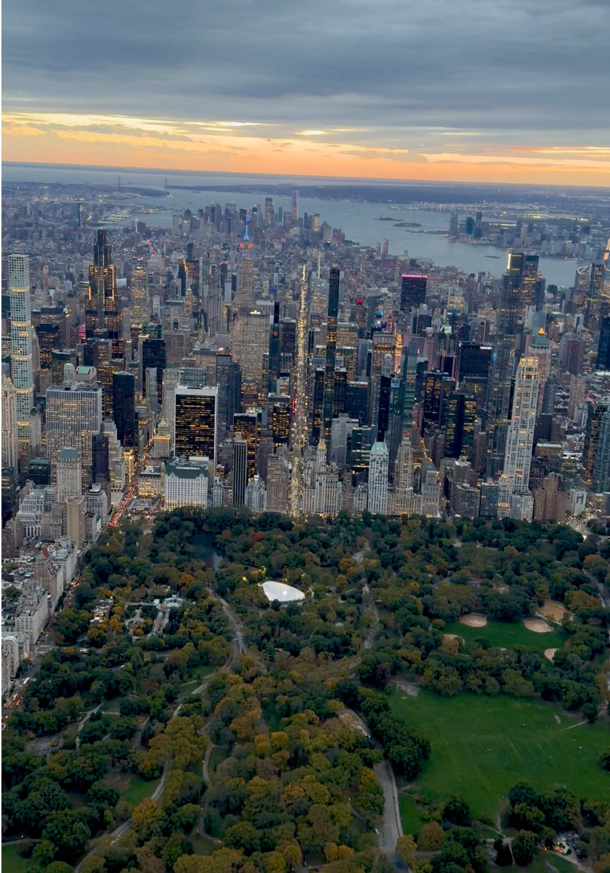 A Central Park sunset flight>>> ✨🧡 #sunset #nyc #dateideas 