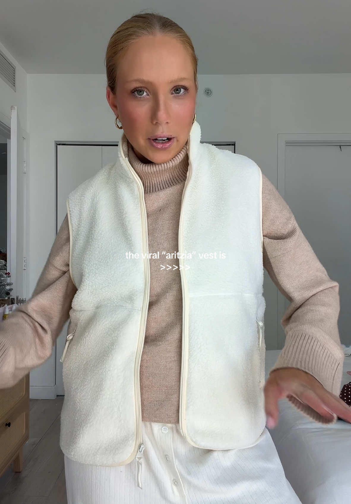 Officially obsessed with vests rn literally you guys need this one ⭐️ #fallfashion #aritzia #styleinspo #loungewear #fashiontiktok 
