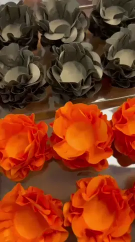 Forminhas em formato de pétalas para doces finos!! #casamento#docesfinos#forminhas #aniversario#forminhadedoce