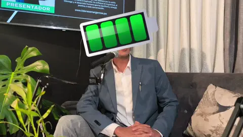 Etiqueta a ese amigo(a) o persona que te inspira y que  te gustaría ver contar su historia en este podcast. ¿Quiénes están detrás del micrófono? 🔇 Rostros ocultos. Voces distorsionadas. Pero lo que se vive… es 100% real. 🎙️ En Líderes Emergentes, las historias que inspiran comienzan así: con emoción, con propósito y con mucha actitud. 👀 Pronto sabrás quienes son. 👇 Dale like, comenta y síguenos para ser parte del inicio. #lideres_emergentes #podcast  #juventud  #Historia  #motivation     