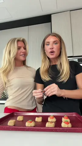 If you ever need fun plans… just add @Microsoft Copilot to your chat with Groups, you can add anyone to your group chat directly in the app and Copilot will chime in with great ideas! Our new bestie planned the perfect night in 🎃🍪 #CopilotPartner 